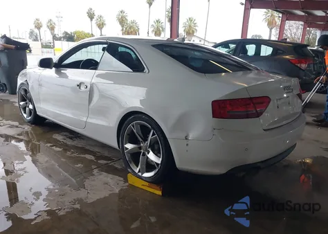 2010 Audi A5 2.0T Premium z USA, uszkodzony, nr VIN WAULFAFR4AA001152